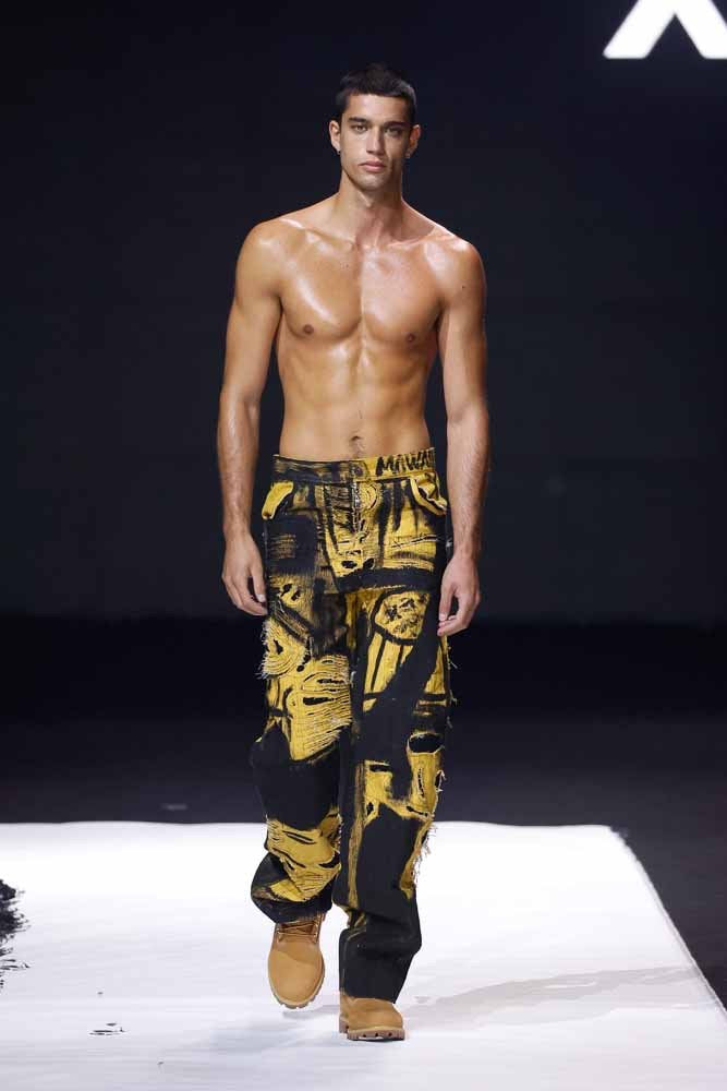 MOWANDE Look 15 — XV Strange