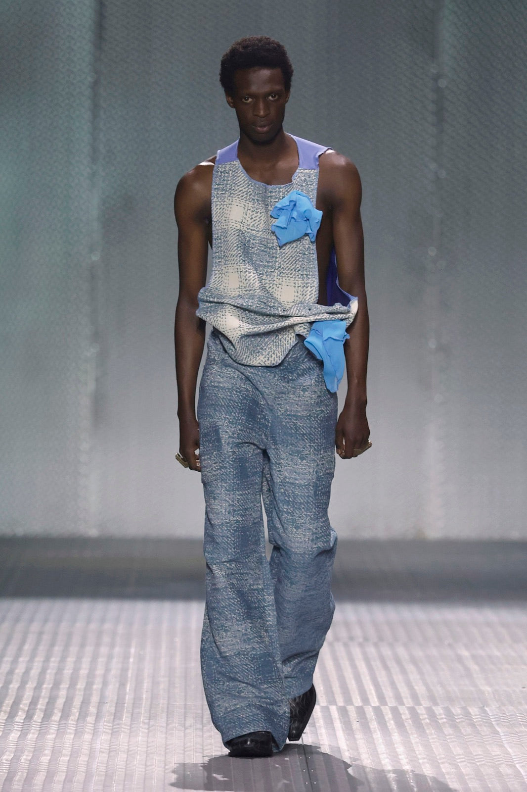 WOSONGLE Look 16 — XV Strange