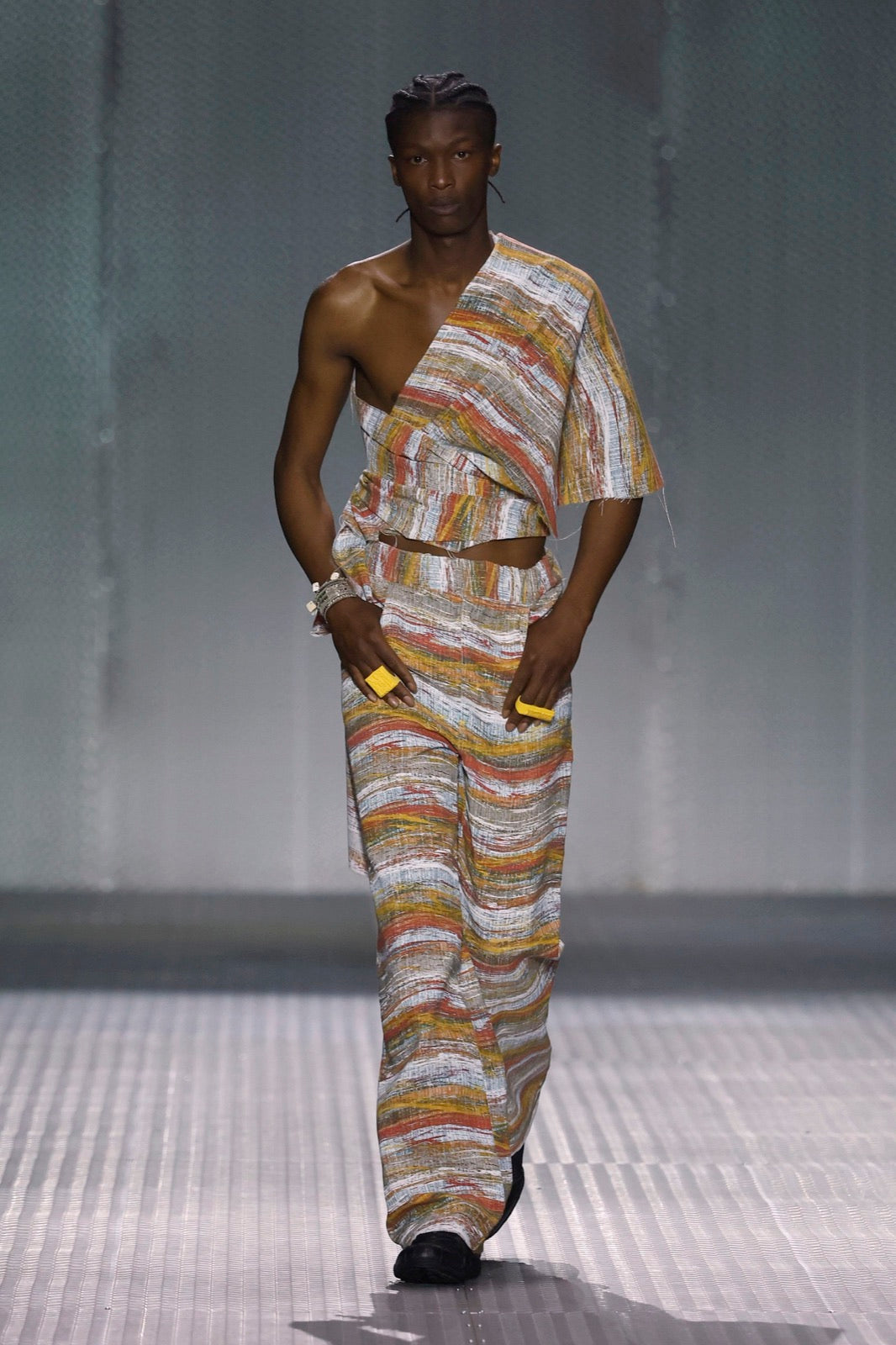 WOSONGLE Look 17 — XV Strange
