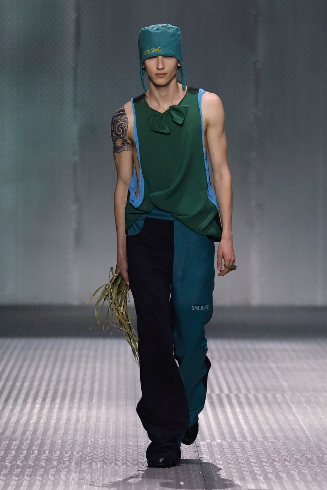 WOSONGLE Look 20 — XV Strange