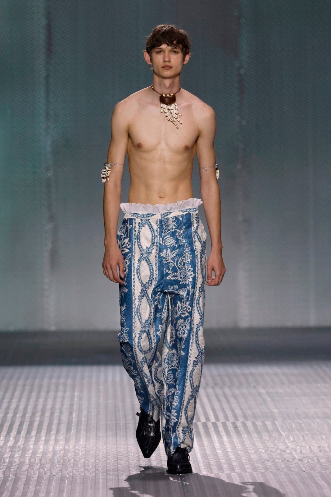 WOSONGLE Look 22 — XV Strange