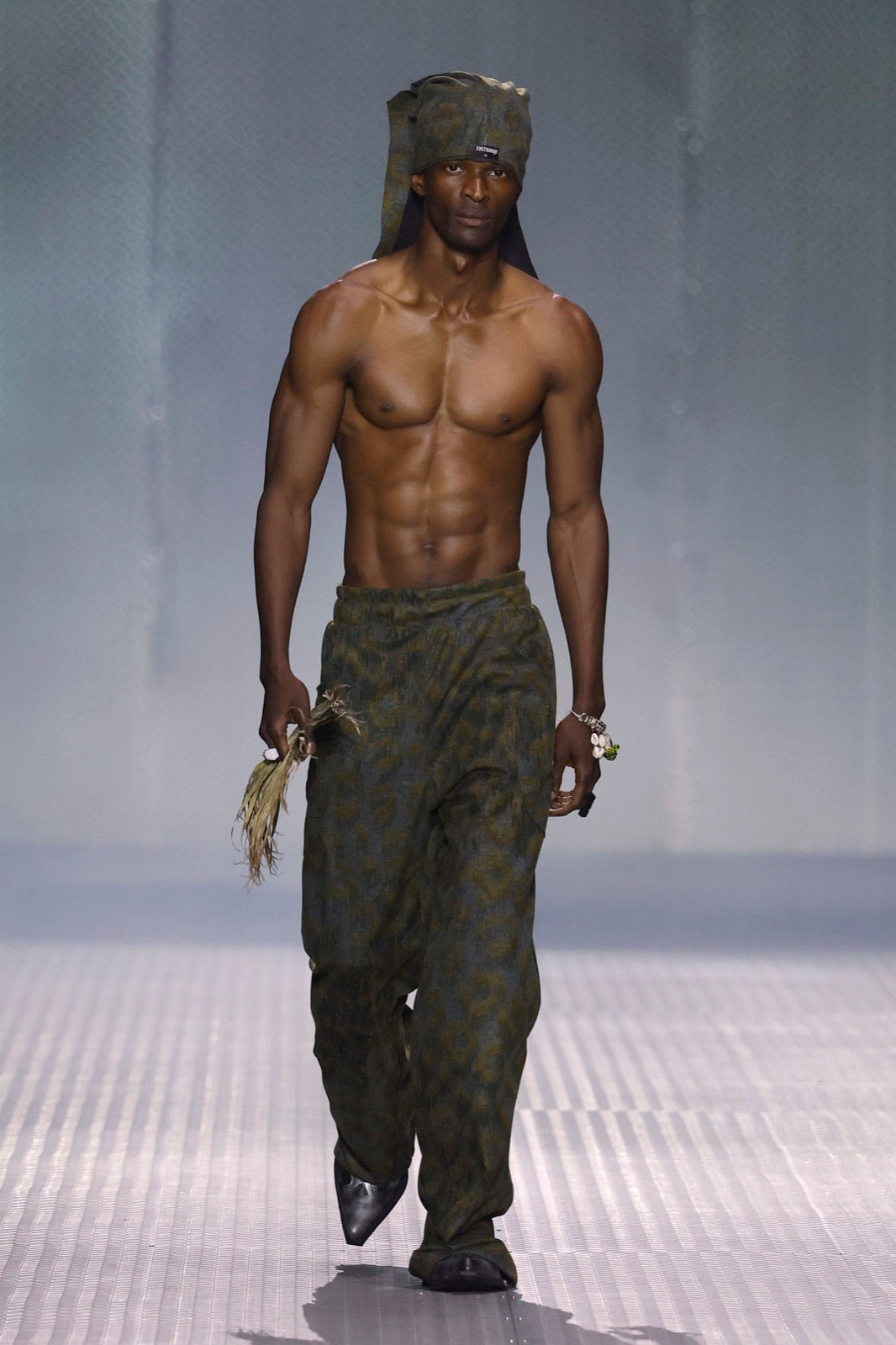 WOSONGLE Look 27 — XV Strange
