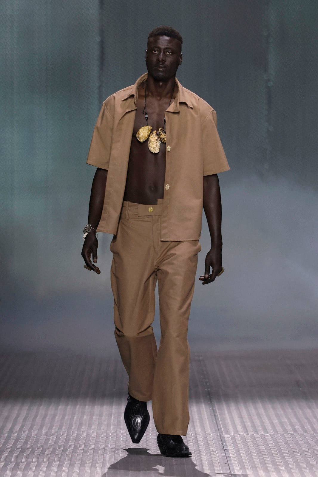 WOSONGLE Look 30 — XV Strange